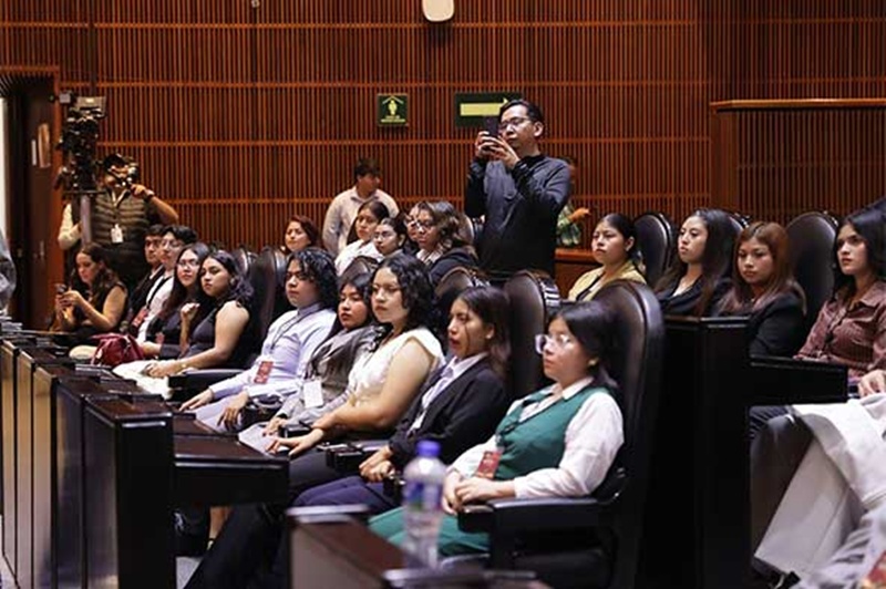 Modelo Parlamento Universitario acerca a jóvenes al Congreso mexicano