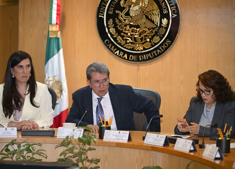 Monreal asegura mayoría calificada en INE tras ajustar fórmula de paridad